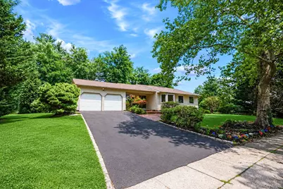 15 Dix Circle, Dix Hills, NY 11746 - Photo 4