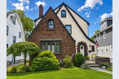 19 Cypress Street, Floral Park, NY 11001 - Photo 2