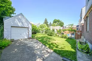 171-37 Courtney Ave, Flushing, NY 11358 - Photo 16