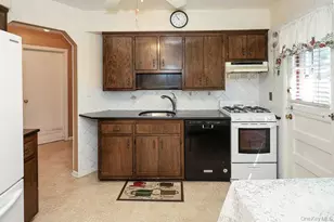 560 N 6th St, New Hyde Park, NY 11040 - Photo 12