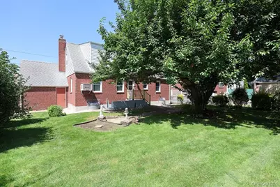 560 N 6th Street, New Hyde Park, NY 11040 - Photo 30