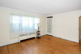 560 N 6th St, New Hyde Park, NY 11040 - Photo 6