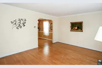 560 N 6th Street, New Hyde Park, NY 11040 - Photo 4