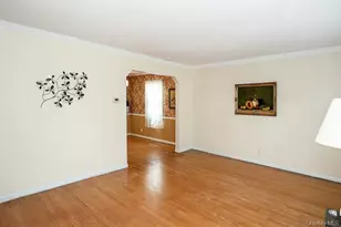 560 N 6th St, New Hyde Park, NY 11040 - Photo 4