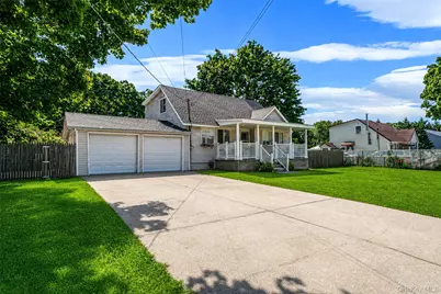 1641 E 3rd Avenue, Bay Shore, NY 11706 - Photo 1