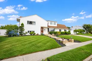 61 Hemlock Ln, Massapequa Park, NY 11762 - Photo 2