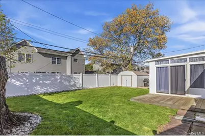 25 Summit Lane, Levittown, NY 11756 - Photo 2