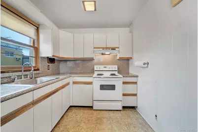 6 Lippold Street, Merrick, NY 11566 - Photo 20