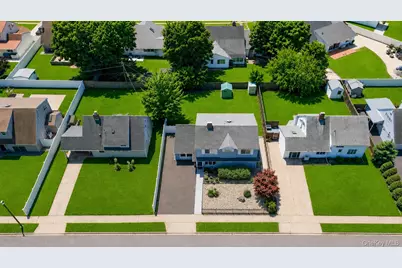 40 Blueberry Lane, Hicksville, NY 11801 - Photo 2