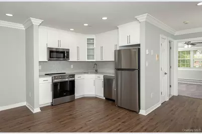 30 Bay Point Court #16, West Babylon, NY 11704 - Photo 2