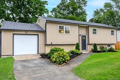 2907 Sipp Avenue, Medford, NY 11763 - Photo 1