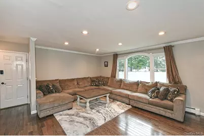 25 Rosanne Court, Nesconset, NY 11767 - Photo 8