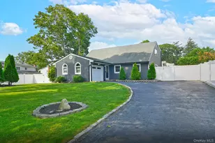 25 Rosanne Ct, Nesconset, NY 11767 - Photo 2