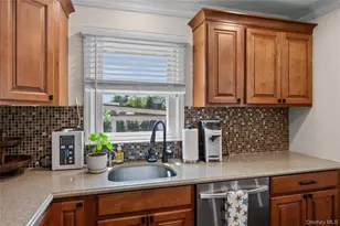 241 Houston St, Lindenhurst, NY 11757 - Photo 12