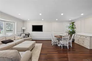 241 Houston St, Lindenhurst, NY 11757 - Photo 4