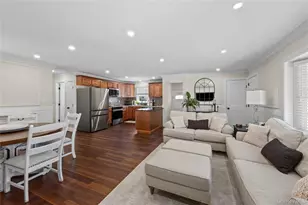 241 Houston St, Lindenhurst, NY 11757 - Photo 8