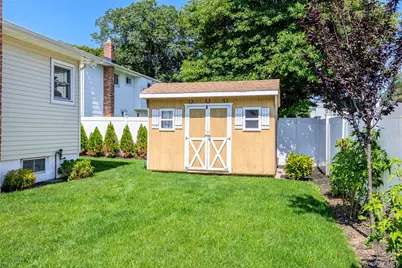 241 Houston Street, Lindenhurst, NY 11757 - Photo 32