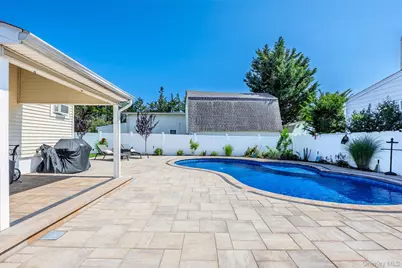 241 Houston Street, Lindenhurst, NY 11757 - Photo 36