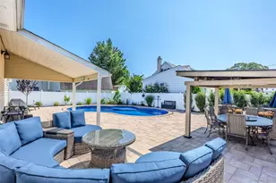 241 Houston St, Lindenhurst, NY 11757 - Photo 24