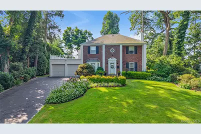 34 Soundview Crest, Manhasset, NY 11030 - Photo 1