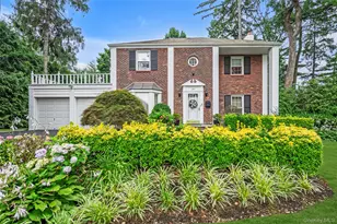34 Soundview Crest, Manhasset, NY 11030 - Photo 2