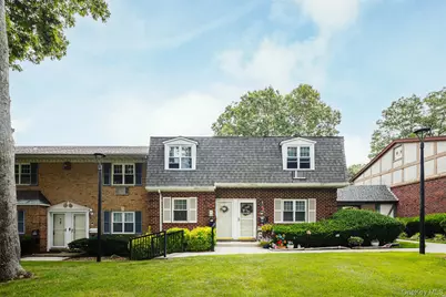 11 Glen Hollow Drive #D46, Holtsville, NY 11742 - Photo 2