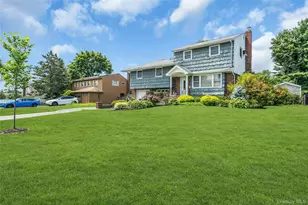 4 Crabapple Ln, Commack, NY 11725 - Photo 2