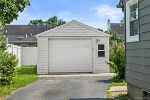 718 Elmwood Rd, West Babylon, NY 11704 - Photo 20