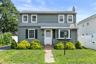 718 Elmwood Rd, West Babylon, NY 11704 - Photo 2