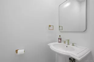 17 Nadworny Ln, Stony Brook, NY 11790 - Photo 10
