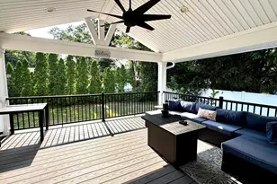 20 Hunter Pl, Smithtown, NY 11787 - Photo 2