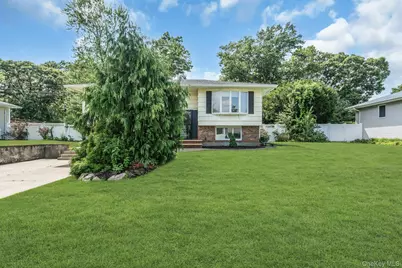 20 Hunter Place, Smithtown, NY 11787 - Photo 1