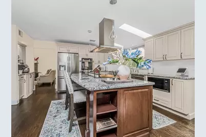 8 Fairgreen Court, Cortlandt Manor, NY 10567 - Photo 8