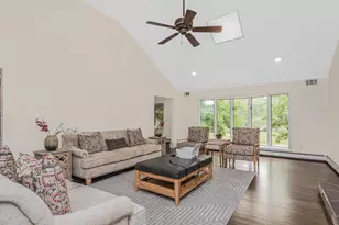 8 Fairgreen Ct, Cortlandt Manor, NY 10567 - Photo 6