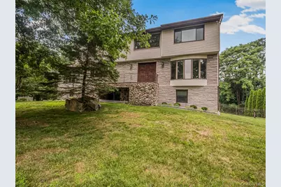 8 Fairgreen Court, Cortlandt Manor, NY 10567 - Photo 2