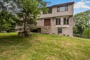 8 Fairgreen Ct, Cortlandt Manor, NY 10567 - Photo 2