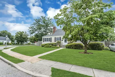 29 Timber Road, Glen Cove, NY 11542 - Photo 2