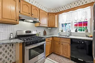 10 Polly Ln, Glen Head, NY 11545 - Photo 12