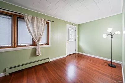 214 Lowell Avenue, Floral Park, NY 11001 - Photo 8
