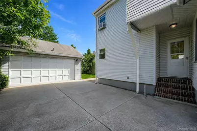 214 Lowell Avenue, Floral Park, NY 11001 - Photo 4
