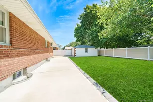 3900 Miller Pl, Levittown, NY 11756 - Photo 8
