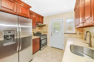 3900 Miller Pl, Levittown, NY 11756 - Photo 18