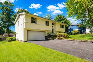 23 Carriage Ln, Spring Valley, NY 10977 - Photo 4