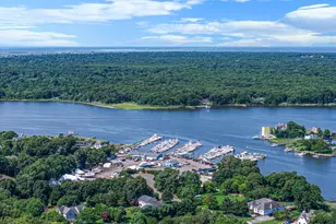 138 Holiday Blvd, Center Moriches, NY 11934 - Photo 4