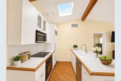 35 Library Avenue #8 R, Westhampton Beach, NY 11978 - Photo 8