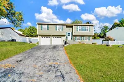 42 Keats Drive, New Windsor, NY 12553 - Photo 2