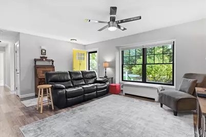 20 Lynbrook Drive, Sound Beach, NY 11789 - Photo 10