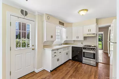 93 Transverse Road, Garden City, NY 11530 - Photo 12