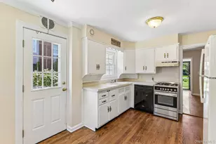 93 Transverse Rd, Garden City, NY 11530 - Photo 12