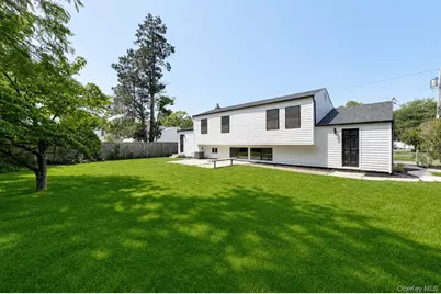 933 Thompson Drive, Bay Shore, NY 11706 - Photo 4